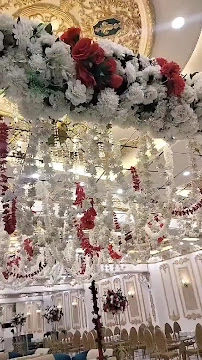 Flower-covered ceiling installation
